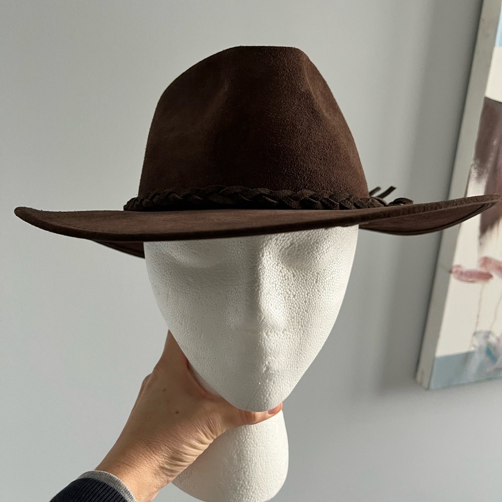 NWOT Women’s Brown Suede Hat